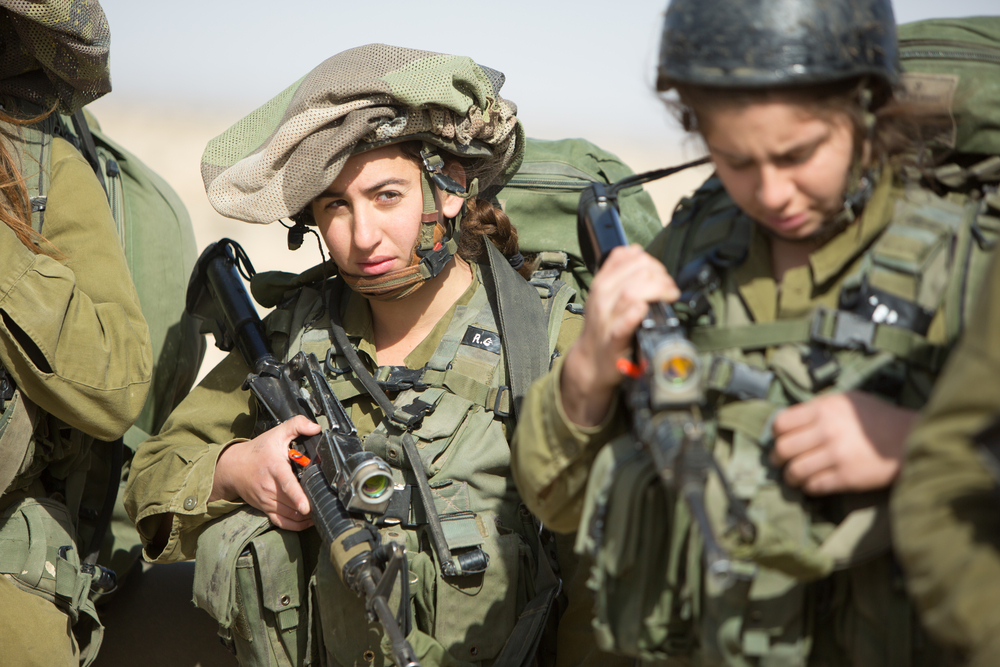 Девушки-военнослужащие станут горными спасателями
