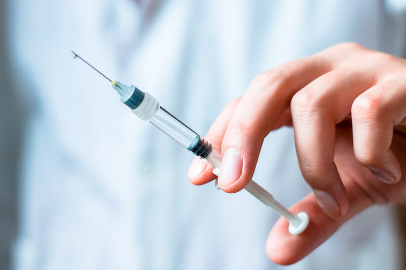 70% взрослых израильтян прошли полную вакцинацию против коронавируса