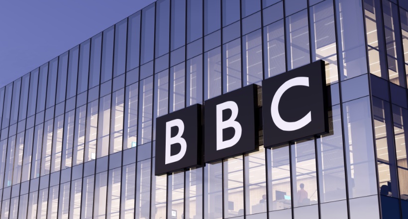 ה-BBC פיטרה עובדת בשל פוסטים אנטישמיים והכחשת השואה