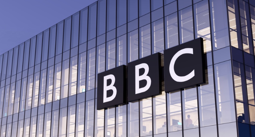 Estudo: BBC, ao cobrir a guerra em Gaza, violou suas regras editoriais mais de 1500 vezes