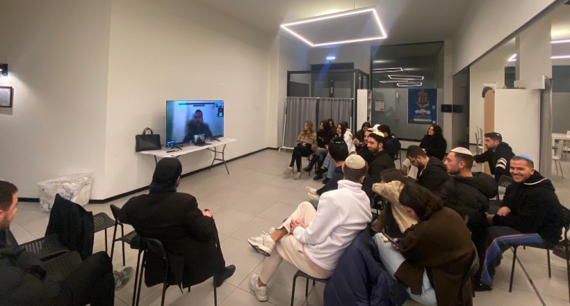 Soldado israelí y estudiantes judíos: encuentro en línea